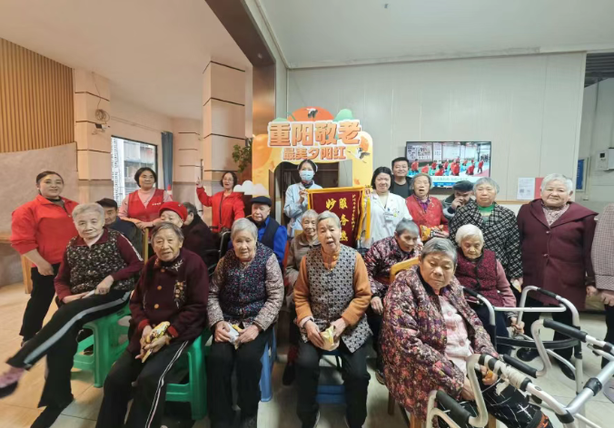 重阳敬老暖人心，健康关怀到中心